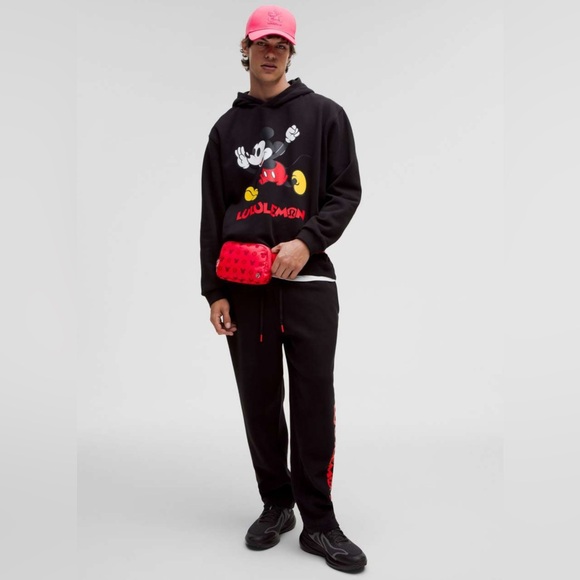 RARE Disney x Lululemon Everywhere Belt Bag Mickey & Logo *Disney Classic Pink - Picture 5 of 5